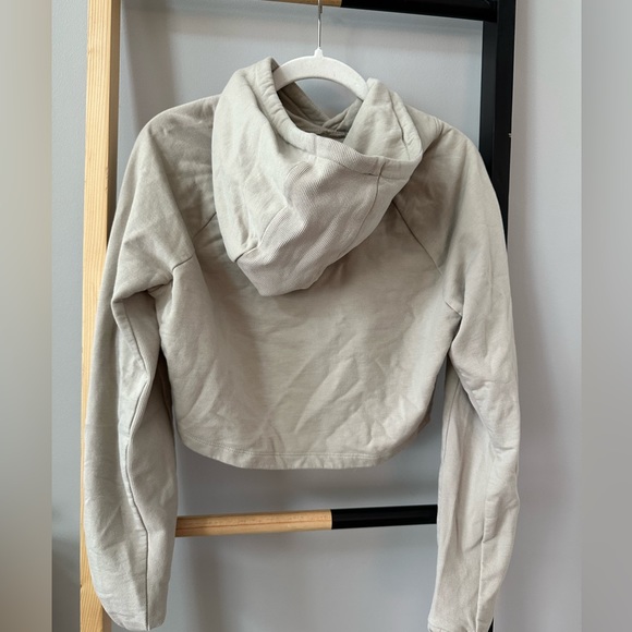 Gymshark Cropped Hoodie - Picture 2 of 3